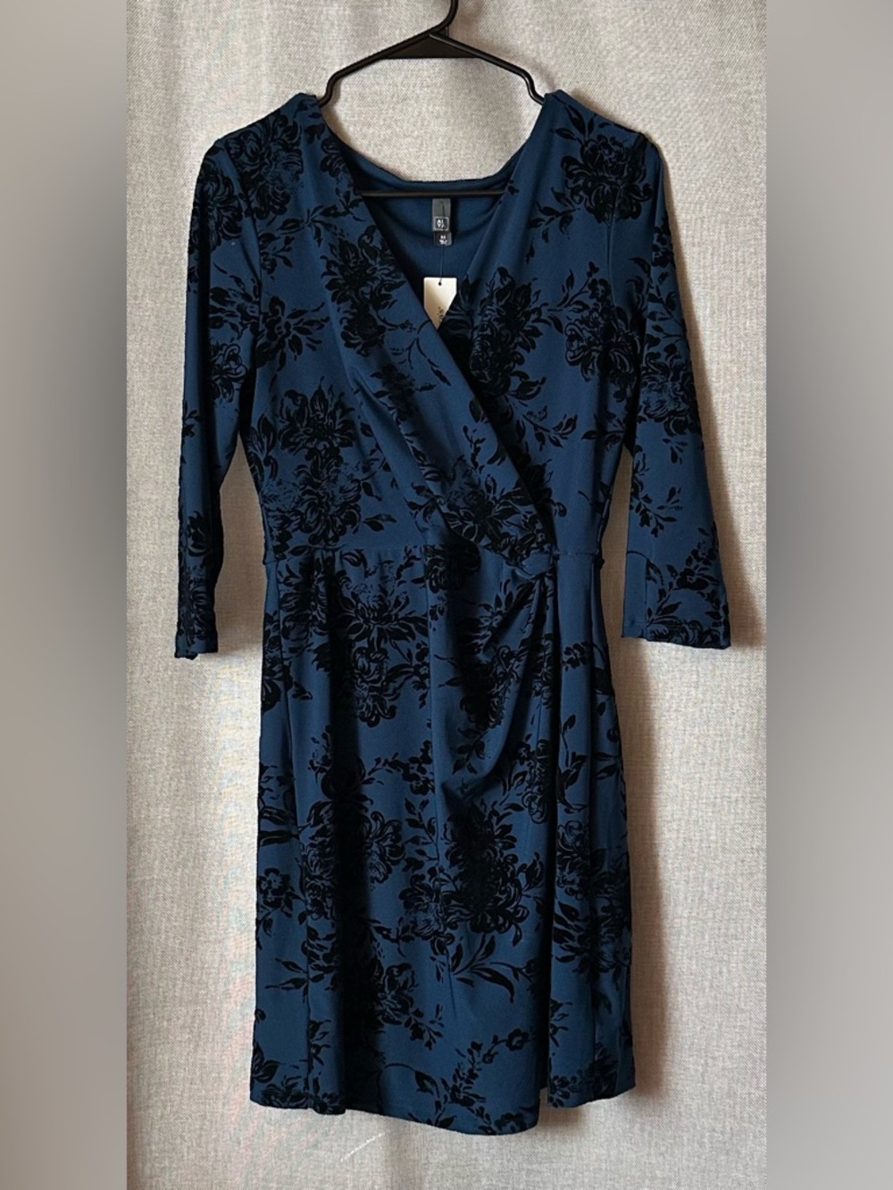 Alya•Francesca’s•3/4 sleeve wrap dress•medium•blue w/black velvety floral print
